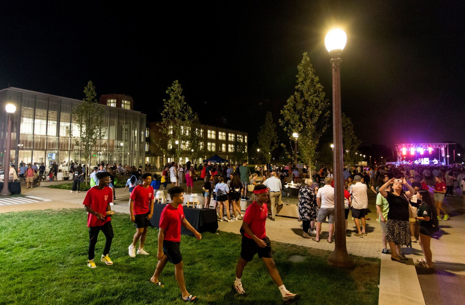 First-year students and their parents gather in the Tisch Park after Convocation on the campus of Washington University in St. Louis.
